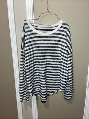 Time and Tru Black and White Striped Long Sleeve Top